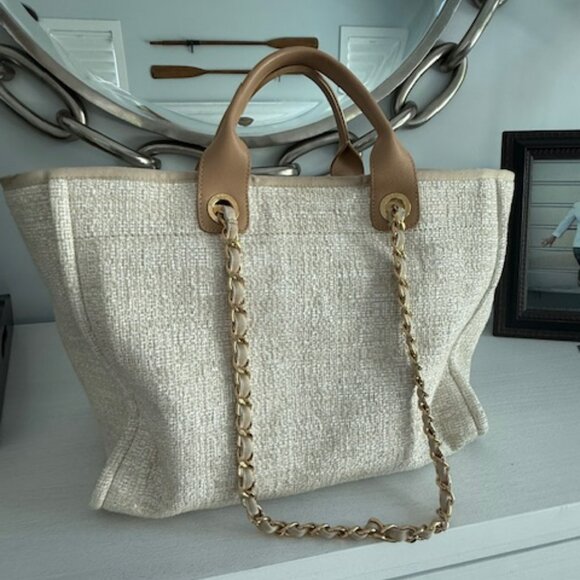 2018 Chanel Boucle Lurex Deauville Medium Tote Bag - Picture 2 of 15